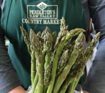 Holding bunch of asparagus