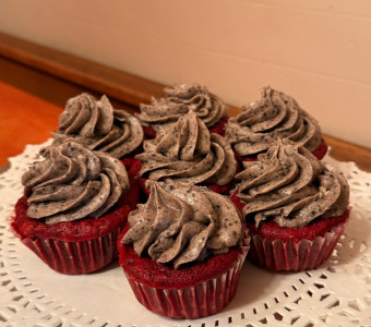 Red Velvet Cookies and Cream Cupcakes 